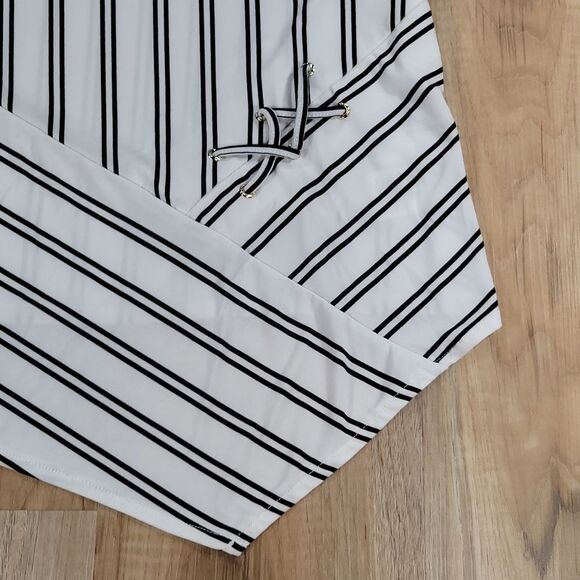 🔺️Nine West Black & White Striped Asymmetric Sleeveless Top Small - Picture 8 of 8